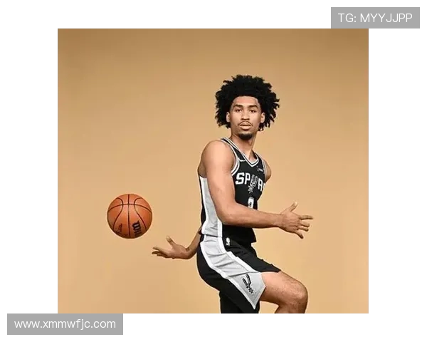 哈珀信任文班防守能力允许对手突破以展现球队战术灵活性